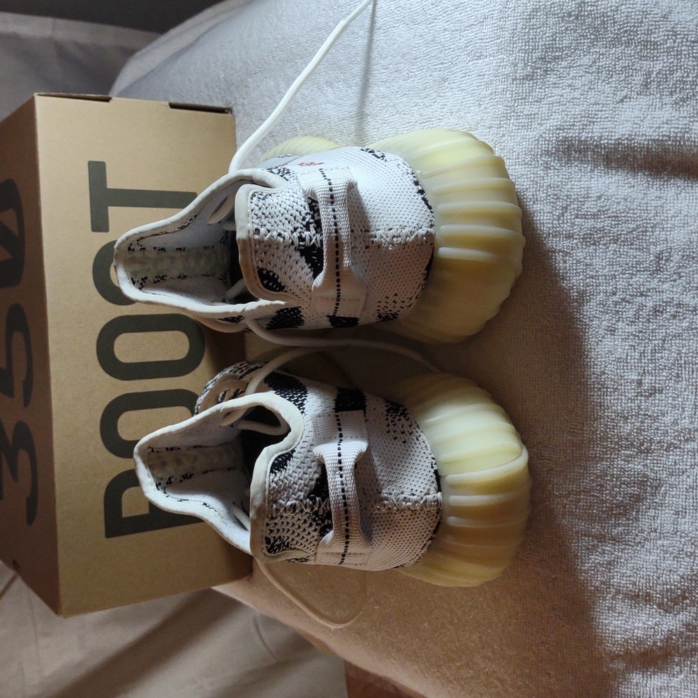 Adidas / Kanye Yeezy Boost 350 V2 Sneakers - WH/BK - Size 10.5 - Picture 10 of 17